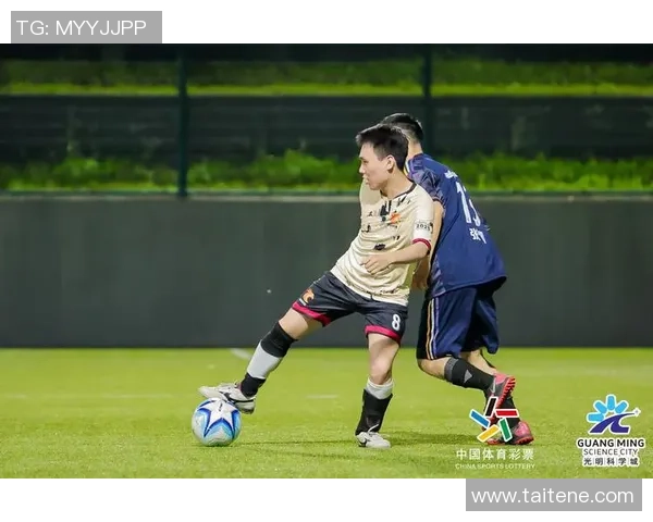 上海足球星闪耀绿茵场 展现技艺与拼搏精神带领球队迈向新高峰 上海足球星闪耀绿茵场 展现技艺与拼搏精神带领球队迈向新高峰