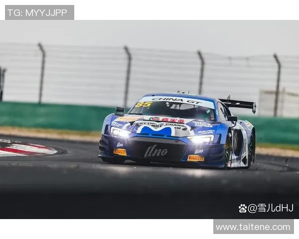 四大足球传奇巨星的巅峰对决与各自辉煌职业生涯回顾 四大足球传奇巨星的巅峰对决与各自辉煌职业生涯回顾