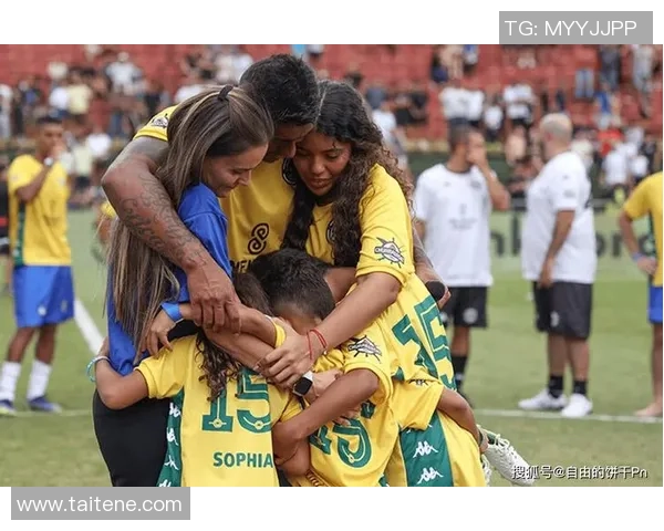 足球传奇人物离世震动全球球迷致敬与怀念潮涌现