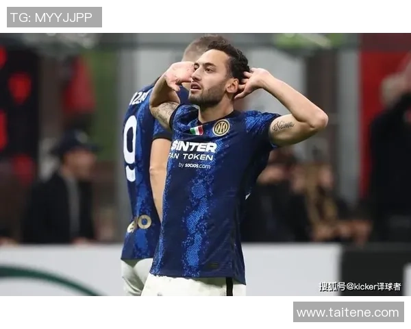 足球球星版失礼行为大揭秘：从场上到场下的争议瞬间