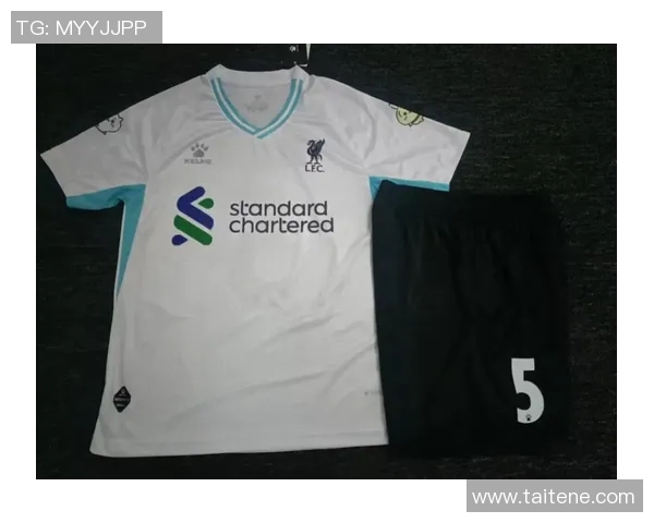 球星个性化球衣设计与足球赛场风采完美融合的视觉盛宴 球星个性化球衣设计与足球赛场风采完美融合的视觉盛宴