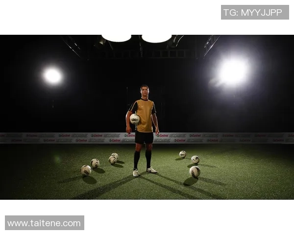 精彩足球巨星壁纸合集 带你领略球场上的风采与激情