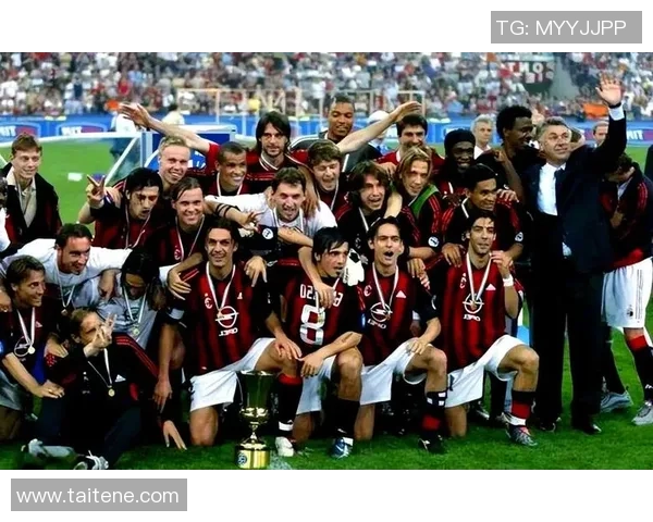 足球传奇齐聚一堂 共谱绿茵荣耀时刻 梦幻合影定格历史经典